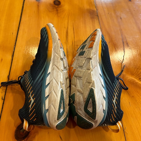 Hoka Clifton 5 - Men's size 8 - Picture 3 of 6